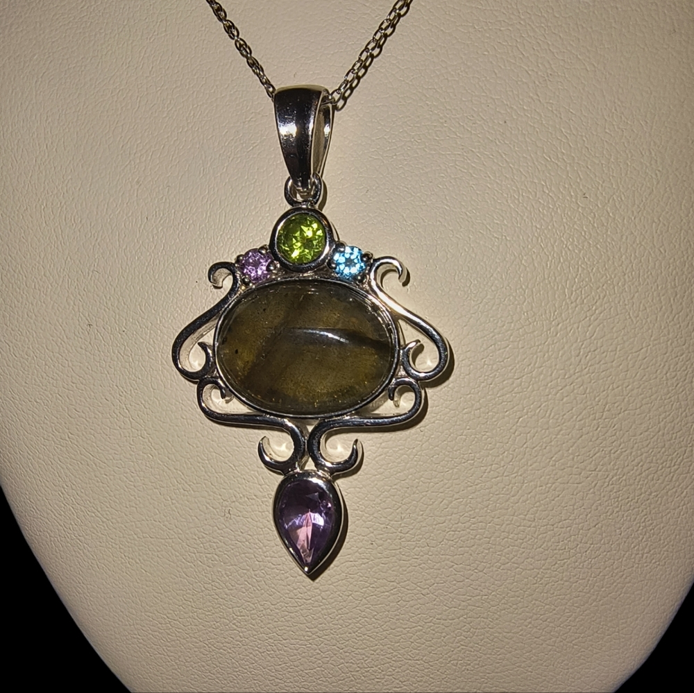 Labradorite, Amethyst & Sterling Silver Pendant - Picture 7 of 12